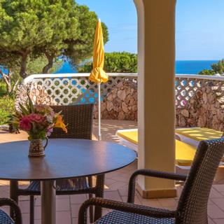 Algar Seco Parque | Carvoeiro, Algarve | T1 suite catrineta suites terrace with table, chairs and view
