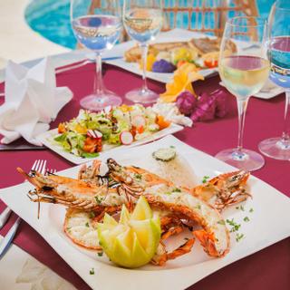 Algar Seco Parque | Carvoeiro, Algarve | lobster on plate with pink table cloth