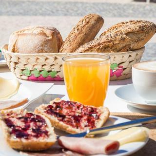 Algar Seco Parque | Carvoeiro, Algarve | breakfast combo with orange juice and bread rolls