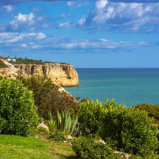 Algar Seco Parque | Carvoeiro, Algarve | jardim com vista para o mar e as falesias