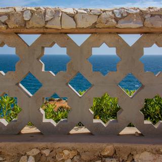 Algar Seco Parque | Carvoeiro, Algarve | close-up of stone lattice fence