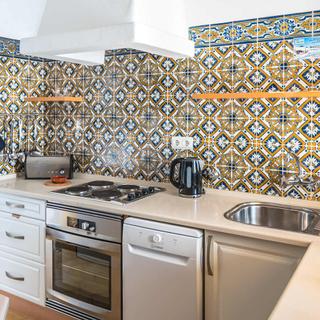 Algar Seco Parque | Carvoeiro, Algarve | two bedroom bungalow kitchen with portugiese tiles