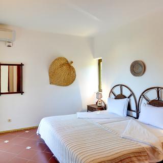 Algar Seco Parque | Carvoeiro, Algarve | V5 villa bedroom with twin bed
