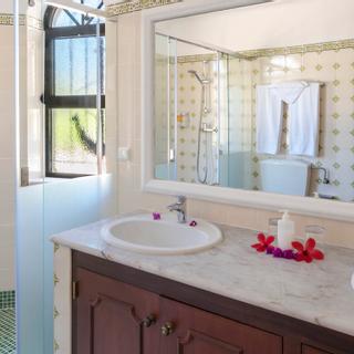 Algar Seco Parque | Carvoeiro, Algarve | catrineta suite bad mit begehbarer dusche