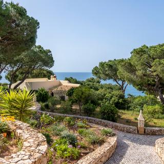 Algar Seco Parque | Carvoeiro, Algarve | garten und meerblick von t1 suite terrasse