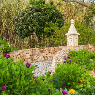 Algar Seco Parque | Carvoeiro, Algarve | catrineta suites garden path