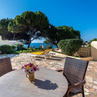 Algar Seco Parque | Carvoeiro, Algarve | T1 bungalow terrace and sea view