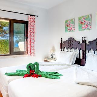 Algar Seco Parque | Carvoeiro, Algarve | one bedroom bungalow twin beds with sea view