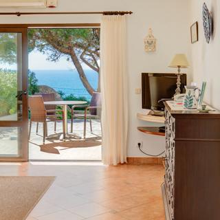 Algar Seco Parque | Carvoeiro, Algarve | one bedroom bungalow living room with ocean view