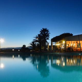 Algar Seco Parque | Carvoeiro, Algarve | piscina e bistro a noite