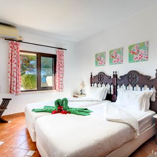 Algar Seco Parque | Carvoeiro, Algarve | T1 bungalow bedroom
